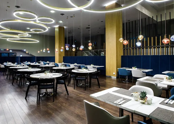 Courtyard By Marriott Warsaw AirportAirport Hotel